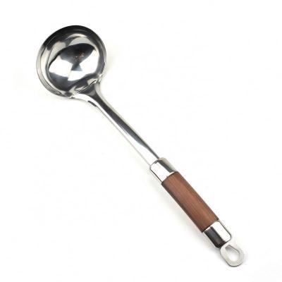 China Viable new arrives stainless steel food grade soup ladle, metal soup ladle with long handle hotel family used for sale