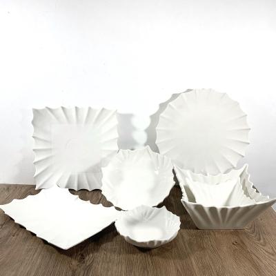 China Luxury Porcelain Dinnerware Set Ceramic Dinnerware Set Stocked Design White Dish Sets Dish Bowl For Restaurant Hotel Home for sale