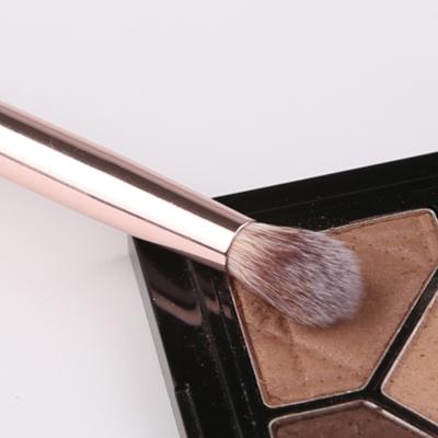 China Small Golden Brush #808 Smudge Eyeshadow Single Round Head Pink Soft Highlight Brush for sale