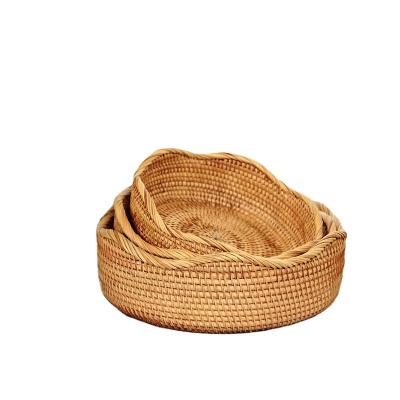 China Viable Wholesale Handmade Picnic Rattan Storage Bread Wicker Fruit Basket With Fabric Covering for sale