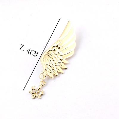 China Custom Europe Logo Gold Airplane Pilot Half Wings Pin Badge Metal Logo Brooch Gold Pin Fashion Men Decoration for sale