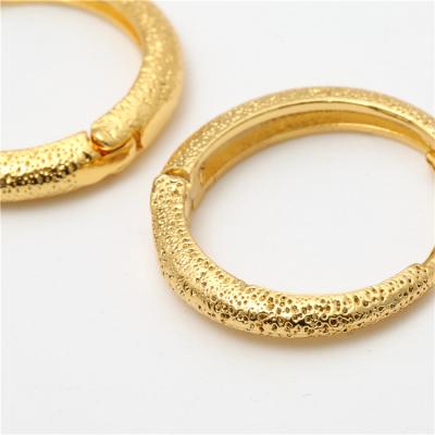 China 2022 new fashionable ladies earrings women gold plated glitter earrings for sale