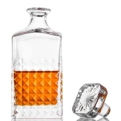 Cina Unique Vintage High Quality Crystal Glass Drinking Clear Glass Whiskey Decanter in vendita