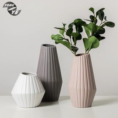 China Elegant Modern Home Decoration Container Flower Chandelier Porcelain Vase Round Shape Ceramic Vase for sale