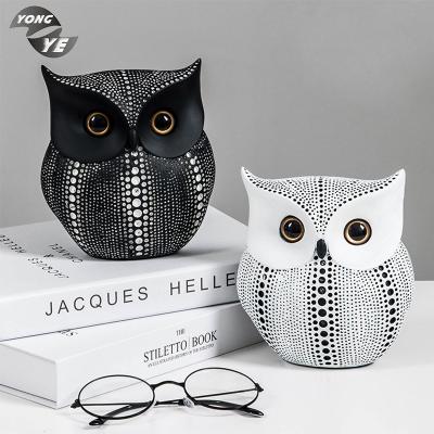 China Cute Owl Shape Resin Statue Owl Statue Table Decor Lovely Craft Animal Figurines From Europe Polyresin Crafted Figurines For Decor for sale