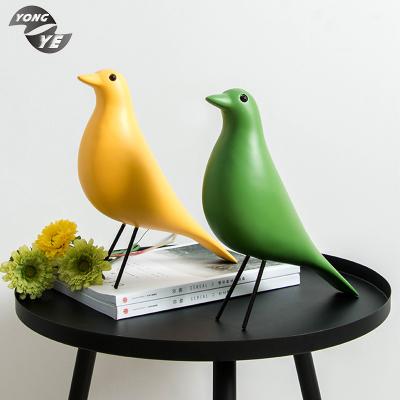 China Vivid Europe art modern tabletop multicolor statue bird shape resin craft figurine for sale for sale