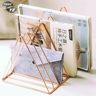 China Expandable Modern Elegant Triangle Shelf Book Storage Book Metal Iron Desk Shelf for sale