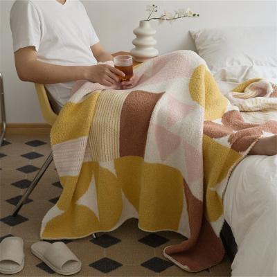 China Latest Design Hot Sale Anti-pilling Fleece Knitted Geometric Pattern Color Mix Universal Blanket for sale