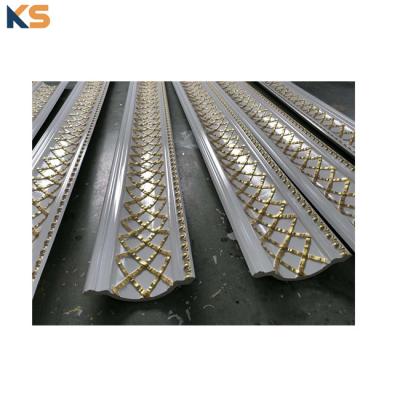 China Reasonable Costs Golden PU Carved Corner Molding With Grid Pattern For Ceiling Decoration for sale