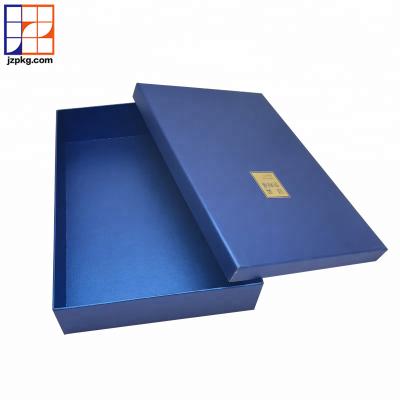 China Recyclable Luxury Cardboard Clothing Packing Box With Custom Logo for sale