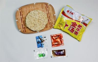 China 125g*24 Instant Noodles With Golden Soup Beef Flavor And Boiling Water Cooking Method for sale