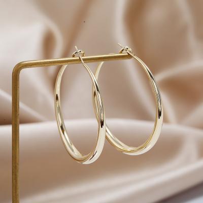 China FASHIONABLE Retro Matte Gold Plating Circle Hoop Earrings Large Round Stud Earrings for sale