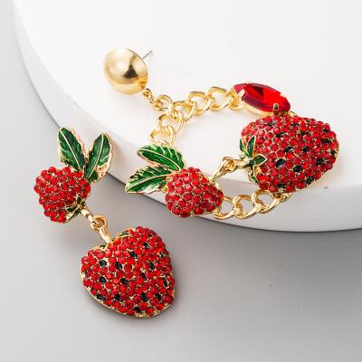 China Creative Asymmetry Crystal Strawberry Dangle Earring FASHIONABLE Exquisite Round Earring Fruit Link Chain Red Strawberry for sale