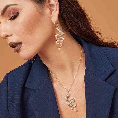 China Trendy Creative Fashion Snake Necklace Personalized Metal Snake Diamond Necklace And Earring Set for sale