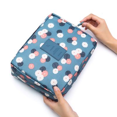 China Multifunctional Waterproof Cloth Storage Bag Convenience Travel Cosmetic Bag for sale