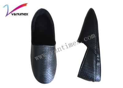 China Zapatos para hombre de la casa del hogar interior impermeable con el color negro de cuero de la PU en venta