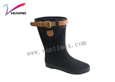 Chine Noircissez non les bottes de pluie de pluie de glissement des femmes confortables des bottes/PVC à vendre