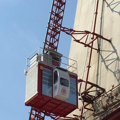 China EAC approved curved and inclined construction lift manufacturer à venda