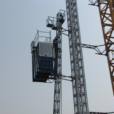 中国 SCQ60 Construction Materials Hoist Curved And Inclined Low Noise Cab 販売のため