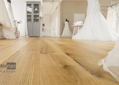 China Bespoke 20/6 x 300 x 2200mm ABC grade Oak Engineered Flooring for Royal Wedding Dress Pavilion in UK for sale