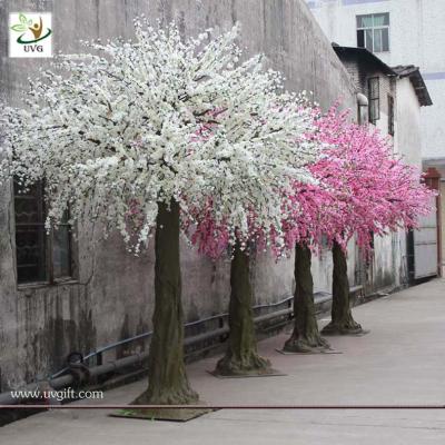 China UVG white blossoms artifical christmas decorate trees with fiberglass trunk for indoor 10ft high CHR026 for sale