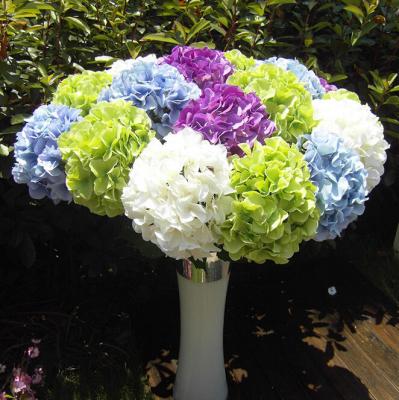 China UVG Wholesale Silk Flowers from China Beauty Artificial Hydrangea Ball Wedding Table Decor for sale