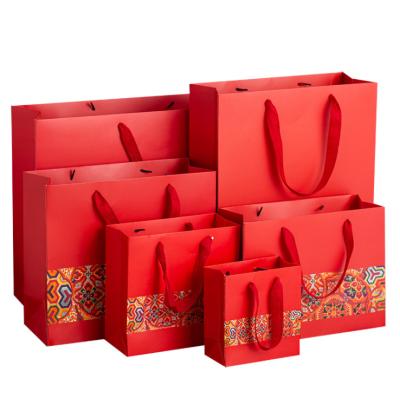 China Recyclable Customize Red Gift Bag Kraft Paper Bag Custom Paper Gift Bag for sale