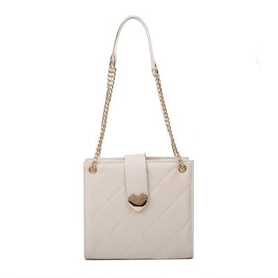 China PU Chain Cross - Body Large Capacity Totes Fashion Peach Heart Embroidery Yarn Rhombic Women Handbag Shoulder Bag for sale