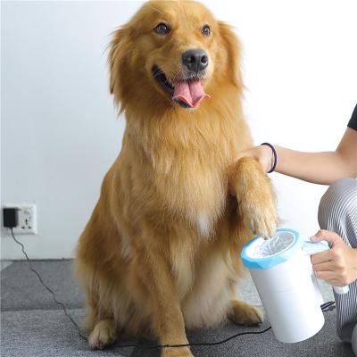 China Sustainable Automatic Dog Paw Cleaner Pet Silicone Foot Seal Grooming Sweep Tool Portable Pet Cleaning for sale