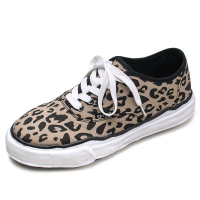 China CUSHIONING CUSHIONING men's canvas casual shoes fashion dress sneaker shape unnormal canvas shoes for men leopard print for sale