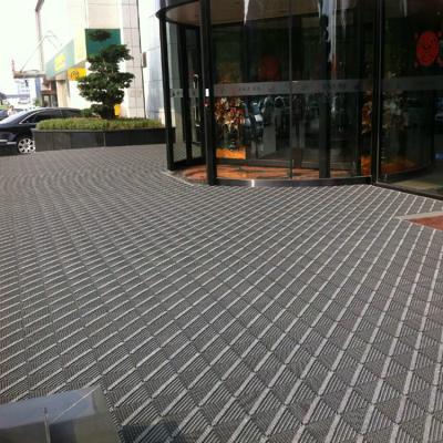 China Garage Entrance Waterproof Flexible Plastic Interlocking Mat For High Traffic Used for sale