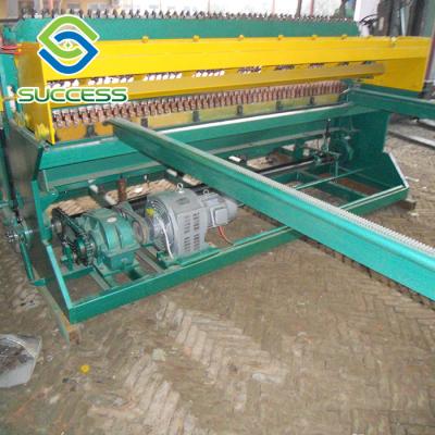 China 2m High Speed White Painted Steel Wire Mesh Machine for sale