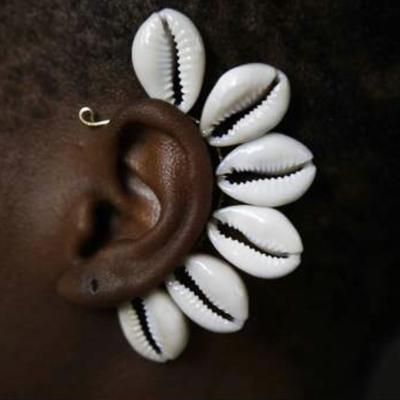 China TRENDY Elf Ear Slap Earrings Cowry White Shells Earing Slap No Piercing Handmade Ear Cuff Earring for sale