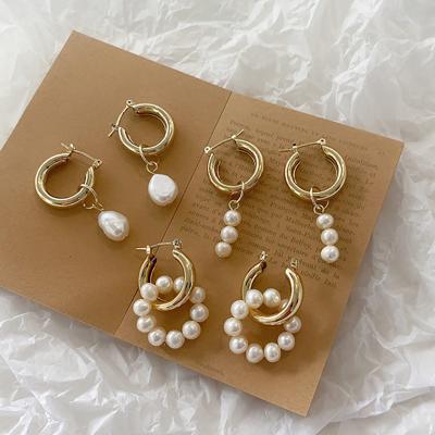 China FASHIONABLE High Grade Elegant Pearl Earrings Small Chunky Gold Hoop Earrings Freshwater Pearl Pendant for sale