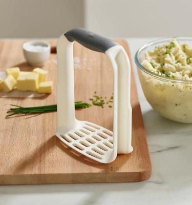 China Viable Plastic Potato Masher Crusher Fruit Vegetable Press Crusher Squeezer Kitchen Tool Eco-friendly for sale