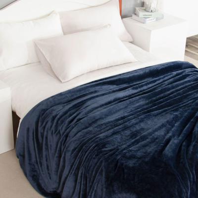 China Anti-Static Custom Size Soft Layer Double Sided Thick Throw Flannel Blanket for sale