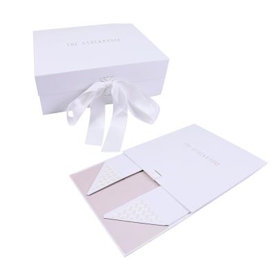 China Recycled Materials Logo Printed Custom Luxury White Magnetic Folding Gift Box for sale