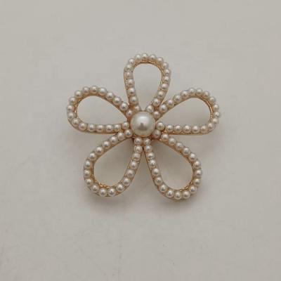 China Shoe Buckle Pearl Flower Shaped High Quality Fashion Shoe Ornament for sale