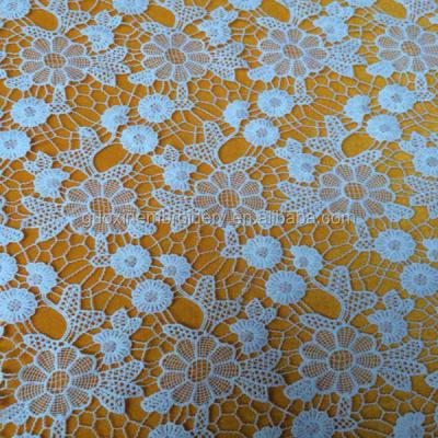 China 2014 fashions beautiful flower lace fabric /chemical water soluble lace fabric /guipure lace for sale