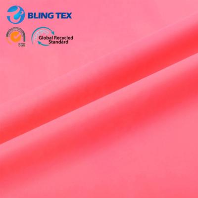 China Shrink-resistant PU coated polyester fabric microfiber fabric in rolls peach polyester fabric waterproof micro peach skin softshell for sale