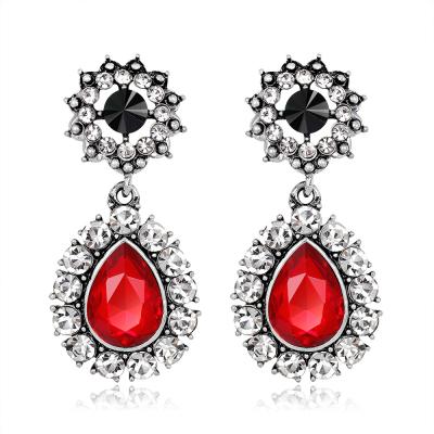 China 2021New FASHIONABLE Personalized Alloy Diamond Women's Fashion Simple Crystal Earrings for sale