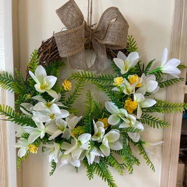 China Eco-friendly Decor Magnolia Wreath Door Hanging Artificial Wreaths For All Seasons Rattan Arch Wreath for sale