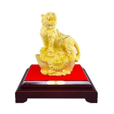 China 2022 Custom Metal Contemporary New Year Art Golden Mascot Figurine Animal Luxury Gifts For Home Decoration Pure 24K Gold Tiger Statue for sale