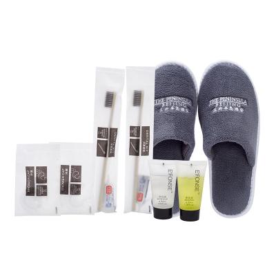 China Disposable Travel Eco-Friendly Toiletries And Slippers Home Hotel Spa Bathroom Amenity Guest Kit Hotel Amenities for sale