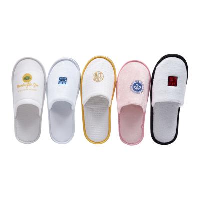 China Hotel/Travel/Fast Delivery Hotel Slipper Indoor 100% Cotton Waffle Embroidery Narrow Toe Slippers Unisex Exclusive For Hotels Spas Gold Embroidery for sale