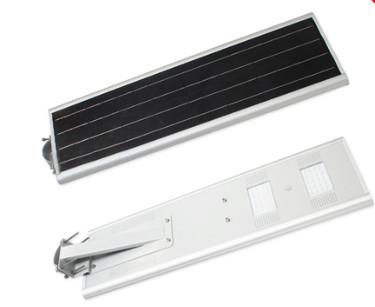 China a altura 12W de 6m aquece as luzes de rua solares integradas exteriores brancas do diodo emissor de luz de Bridgelux IP66 à venda
