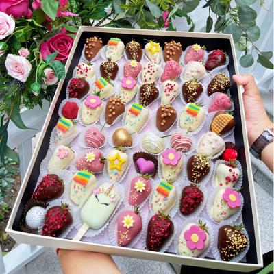 China Popularity Recyclable Gold Hot Stamp Printed 9/12 Pcs Strawberry Chocolate Boxes Candy Gift Packaging Chocolate Covered Strawberry Boxes for sale