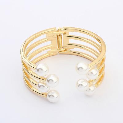 China New Lady's Bracelet Accessories Gold Fashion Jewelry Wholesale Jewelry Environmentally Friendly for sale