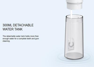 Cina Acqua professionale orale pulita Jet Flosser di Irrigator 300ml dell'acqua del ODM dell'OEM in vendita