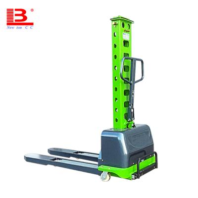 China 500kg Electric Portable  Self Loading Stacker Forklift 1570*786*1618mm 185 Kg en venta